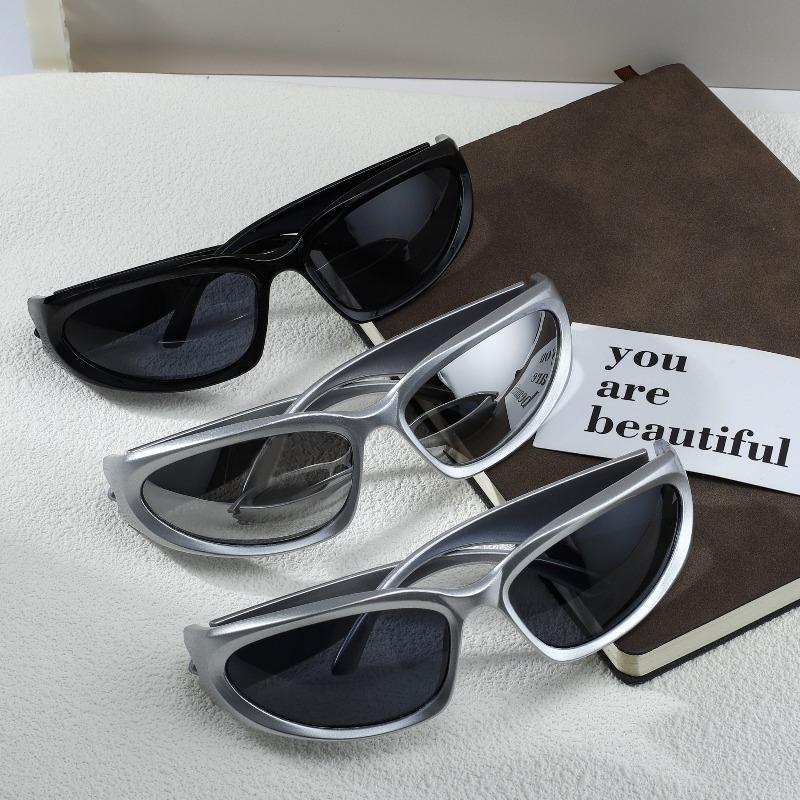 Men's Personalized and Fashionable Oval Frame Sunglasses Are Suitable for Daily Wear with Semi Enclosed Sports Glasses