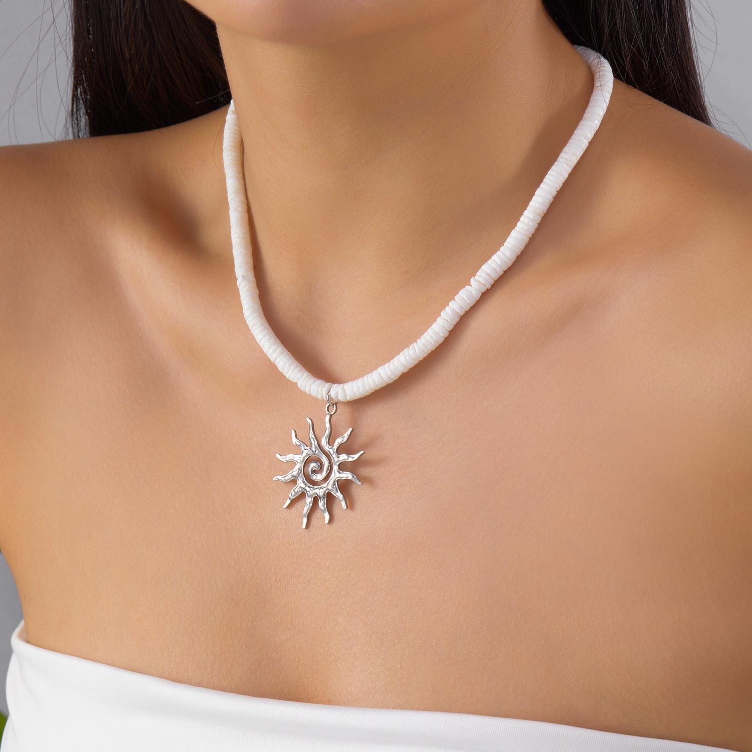 

Boho Natural Gravel Choker Necklace for Women Vintage Silver Color Sun Pendant Necklaces Summer Beach Vacation Jewelry Gift