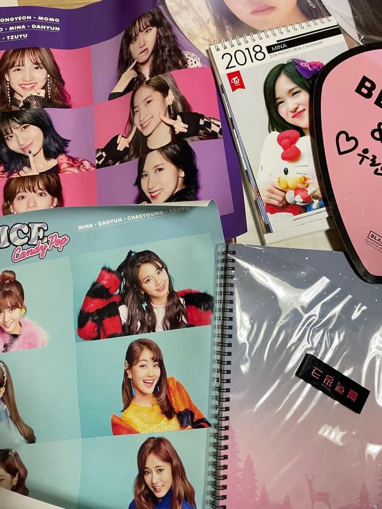 [USED] Approximately 60 TWICE Merchandise Momo.mina Items