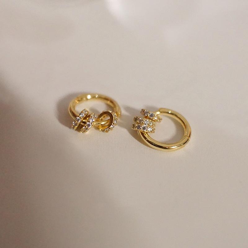 

Stainless Steel Gold Plated Huggie Hoop Earrings Dainty Sparkling CZ Cluster Design Hypoallergenic Elegant Jewelry for Women
