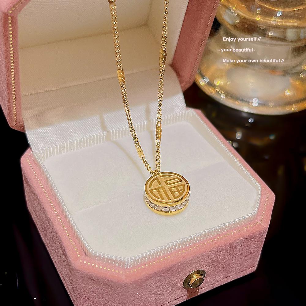 Korean 18K Gold Titanium Steel Women's Clavicle Necklace - Versatile, High-End, Non-Fading Temperament Choker.