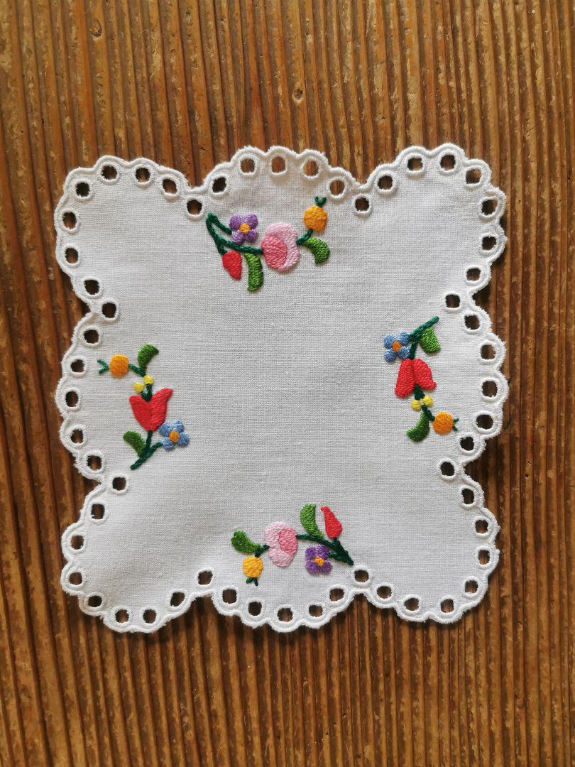 

[USED] Antique Hungarian/Ukrainian Kalocsa embroidery scalloped eyelet doily