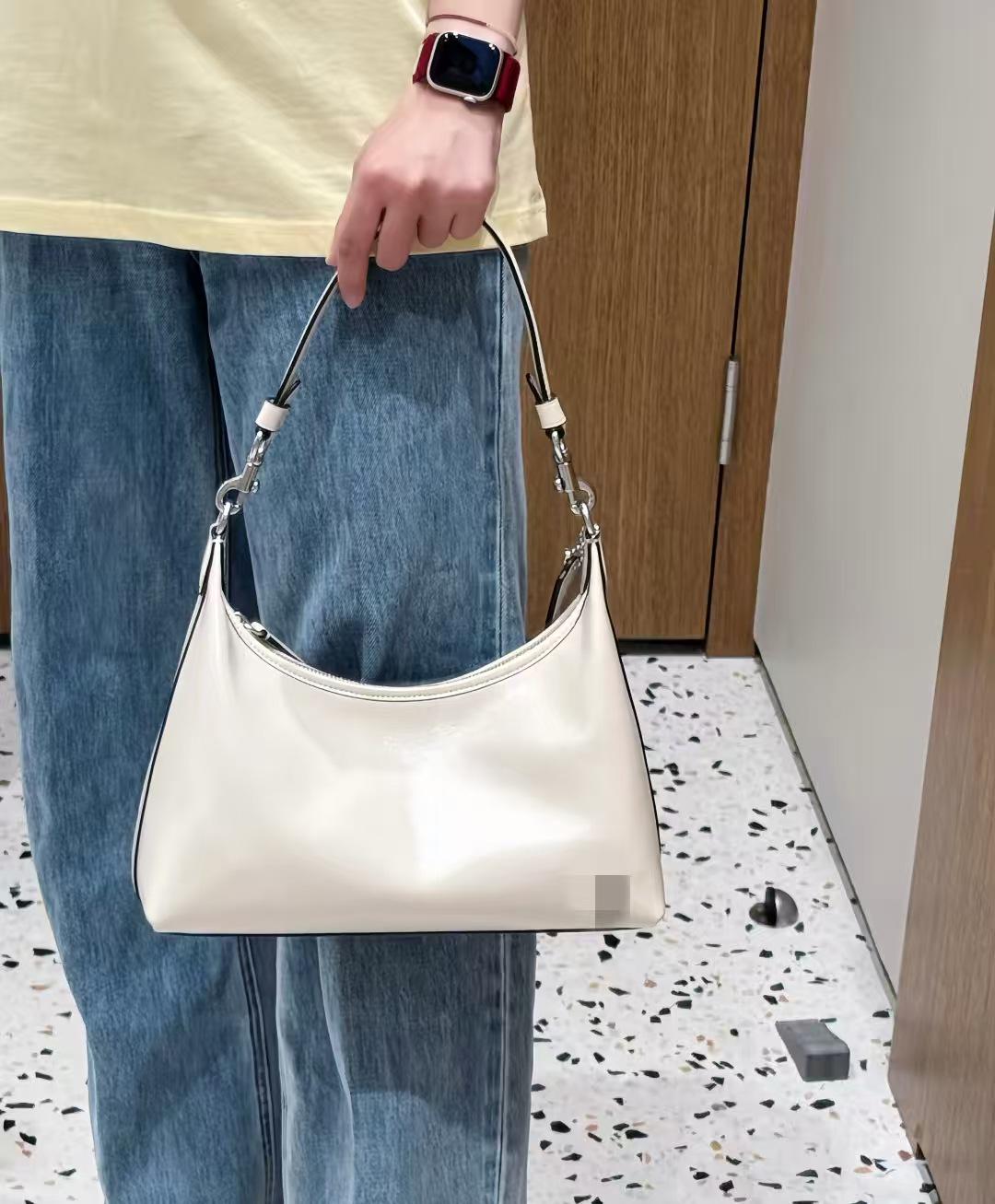 

2024 Coach Juliet Shoulder & Crossbody Bag: Women s Fashion Dumpling Style in Oil Wax Leather 30*22*11 cm