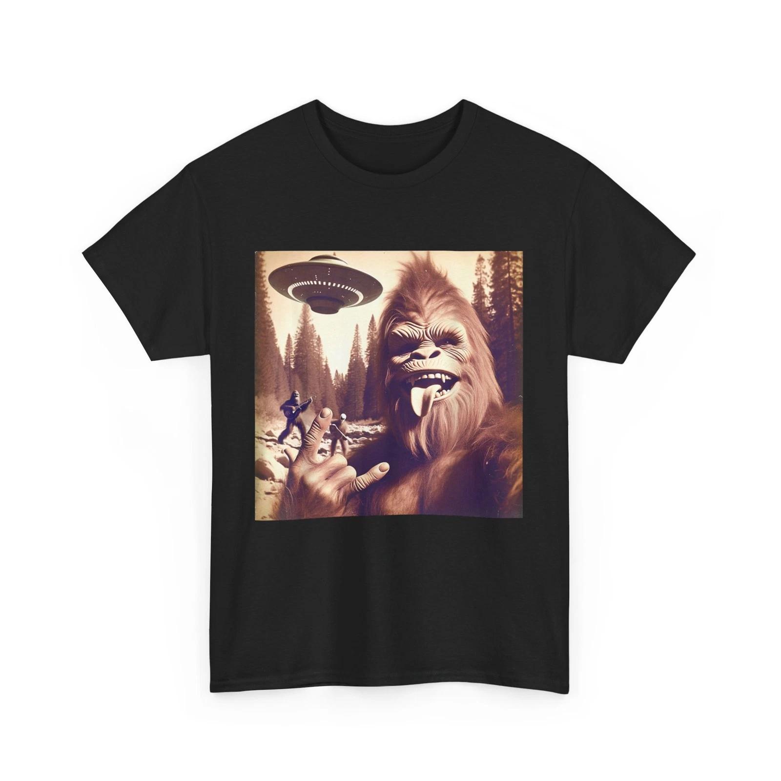 Bigfoot UFO Selfie Funny T shirt, Bigfoot Believers Space Lovers Funny Shirt 3XL