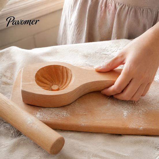 Dough Press Tool Wooden Bun Mold with Handle, Manual Baozi Maker Mold, Kitchen Baking Accessories Easy DIY Ravioli Pastry Presser Flower Edges