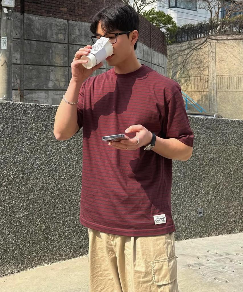 URBANDTYPE Vintage Label Striped T-Shirt_Wine