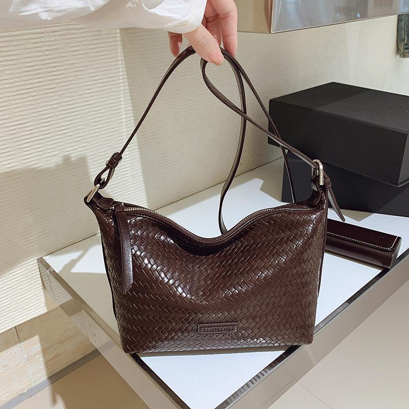 Premium Underarm Bag Women's New Fashion Woven Pattern Dumpling Bag Simple Commuter Shoulder Messenger Bag