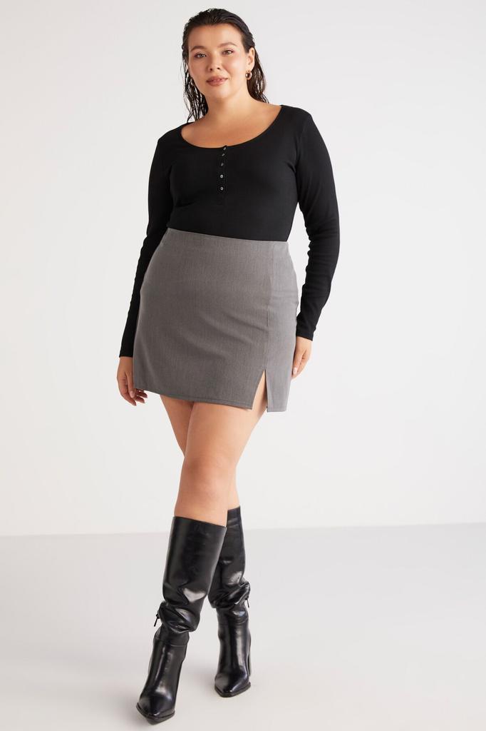 Damen Bluse in Übergröße Zazanabb Rippstrick Optik Körperbetont Tiefer Rundhalsausschnitt Geknöpft Schwarz Plus Size Bluse