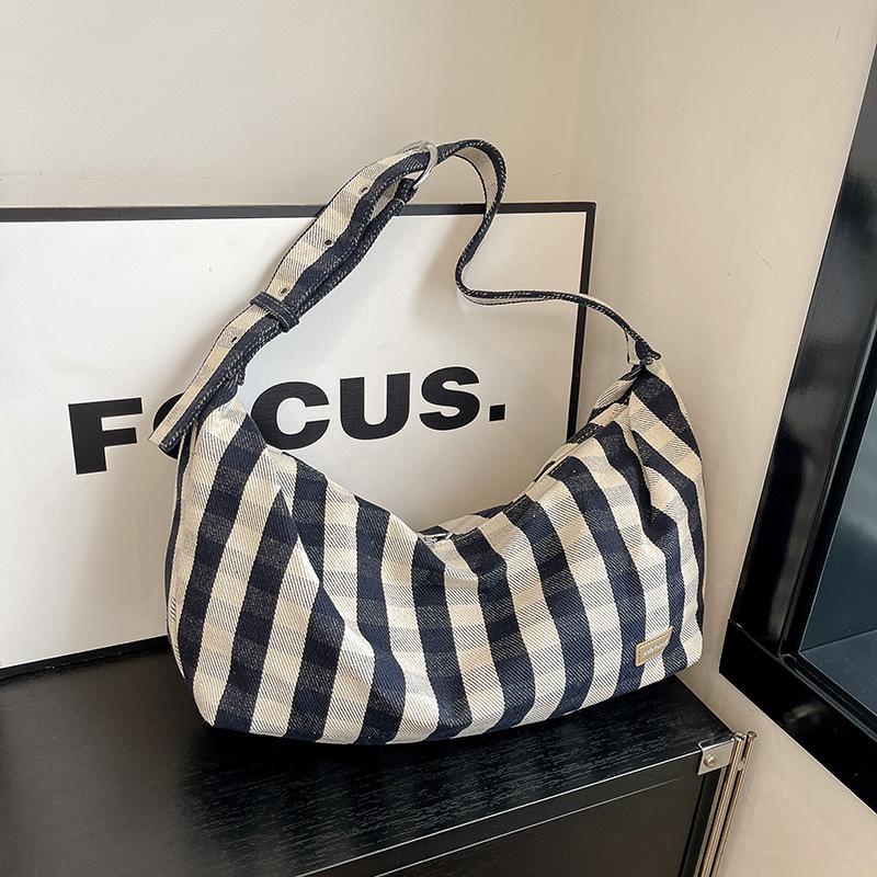 Casual lazy wind large capacity underarm bag women 2025 new summer fashion plaid canvas bag messenger bag