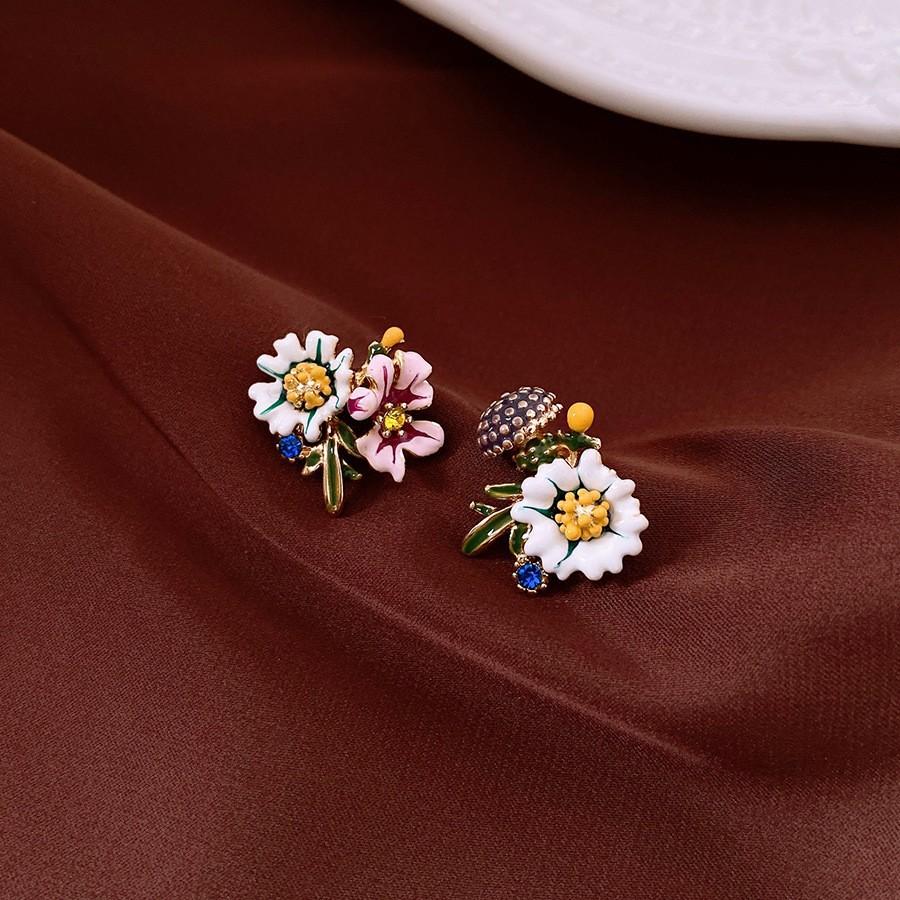 Medieval Silver Needle with Diamonds, Dripping Oil, Flower Pearl Earrings, Temperament, Court Style Stud Earrings, Light Luxury and High-end Earrings.