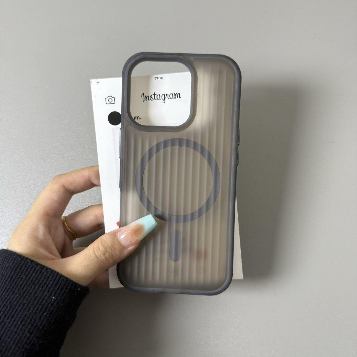 

iPhone 17 Pro Max Magnetic Case - Pine Needle Green, Frosted Finish, Simple Design iPhone 16