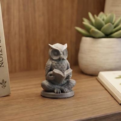 Figurine Chouette de Méditation Imprimée en 3D Mignonne Statue de Chouette Lisant Sculpture Animale Zen Yoga Originale pour Décoration de Bureau Étagère de Bureau