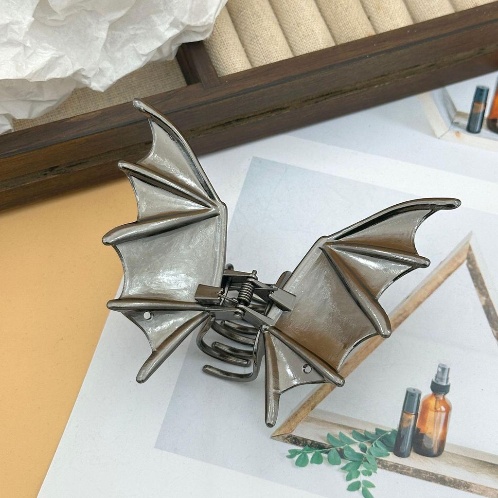 Luxury Metal Claw Hair Clip: Retro Shark Style for Halloween & Party Hairstyles