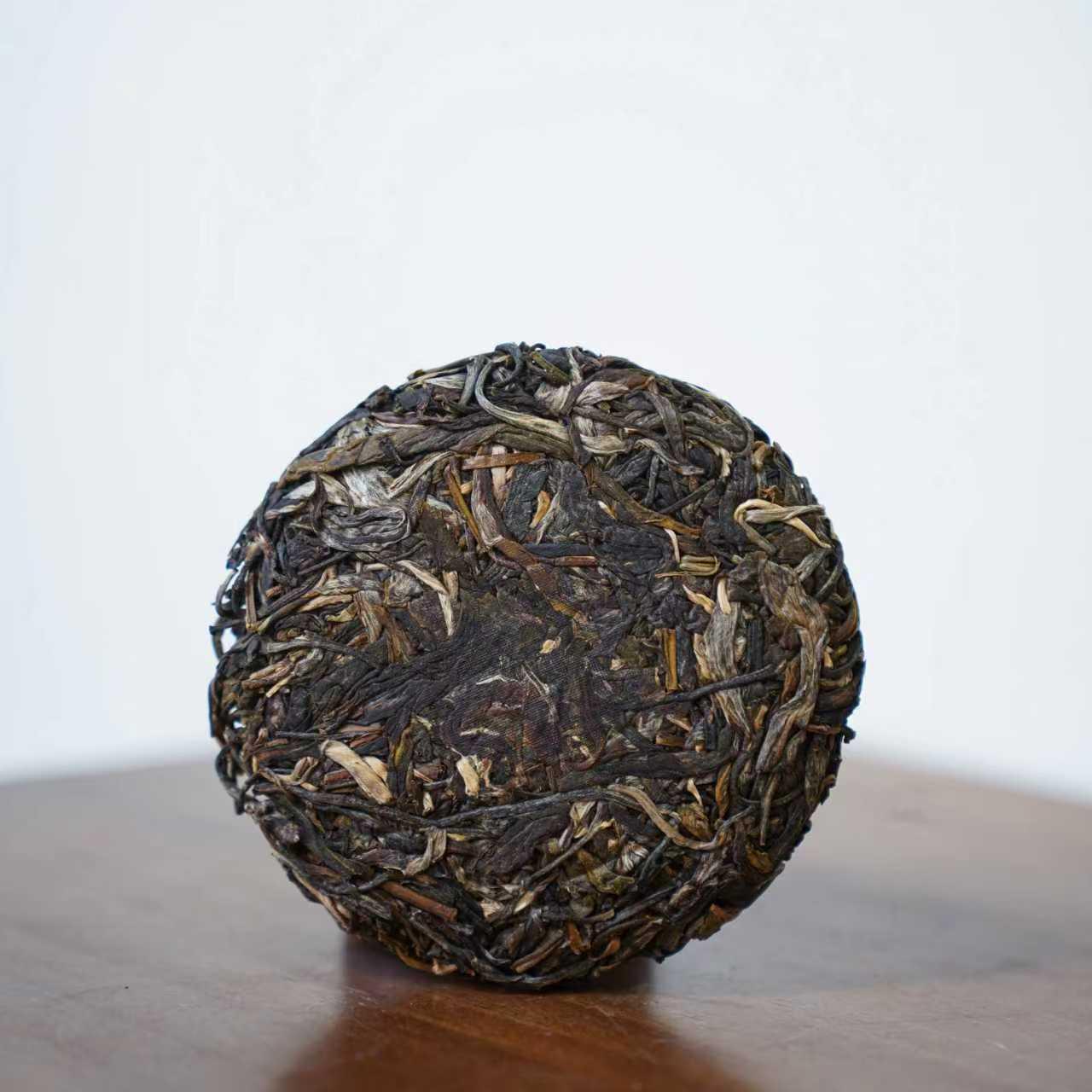 Lincang Yongde Ancient Tree Raw Puerh Cake - Floral, Fruity, Sweet Aroma