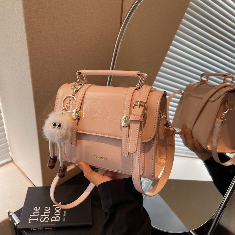 Versatile niche bag women's new spring and summer fashion shoulder messenger bag work small bag