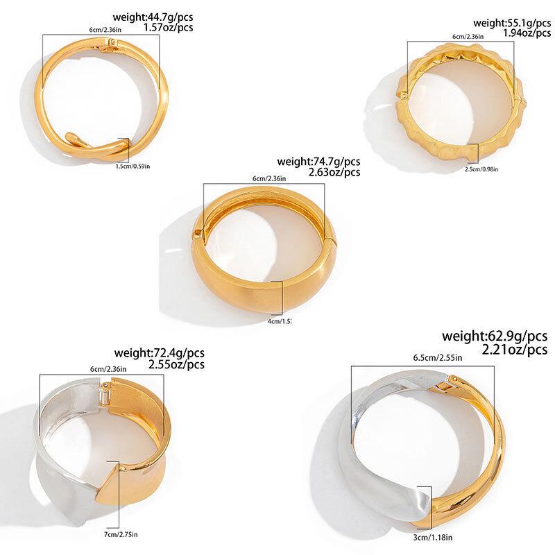 IngeSight.Z Vintage Knitteriges Metallfeder Armreifen für Damen Klassischer Anhänger Wassertropfen Offenes Armband Street Trendiger Schmuck
