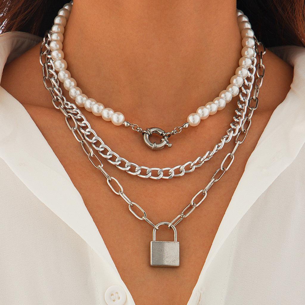 Simple Style Imitation Pearl Ot Buckle Necklace Women, Fashionable Metal Lock-Shaped Pendant Stacked Collarbone Chain