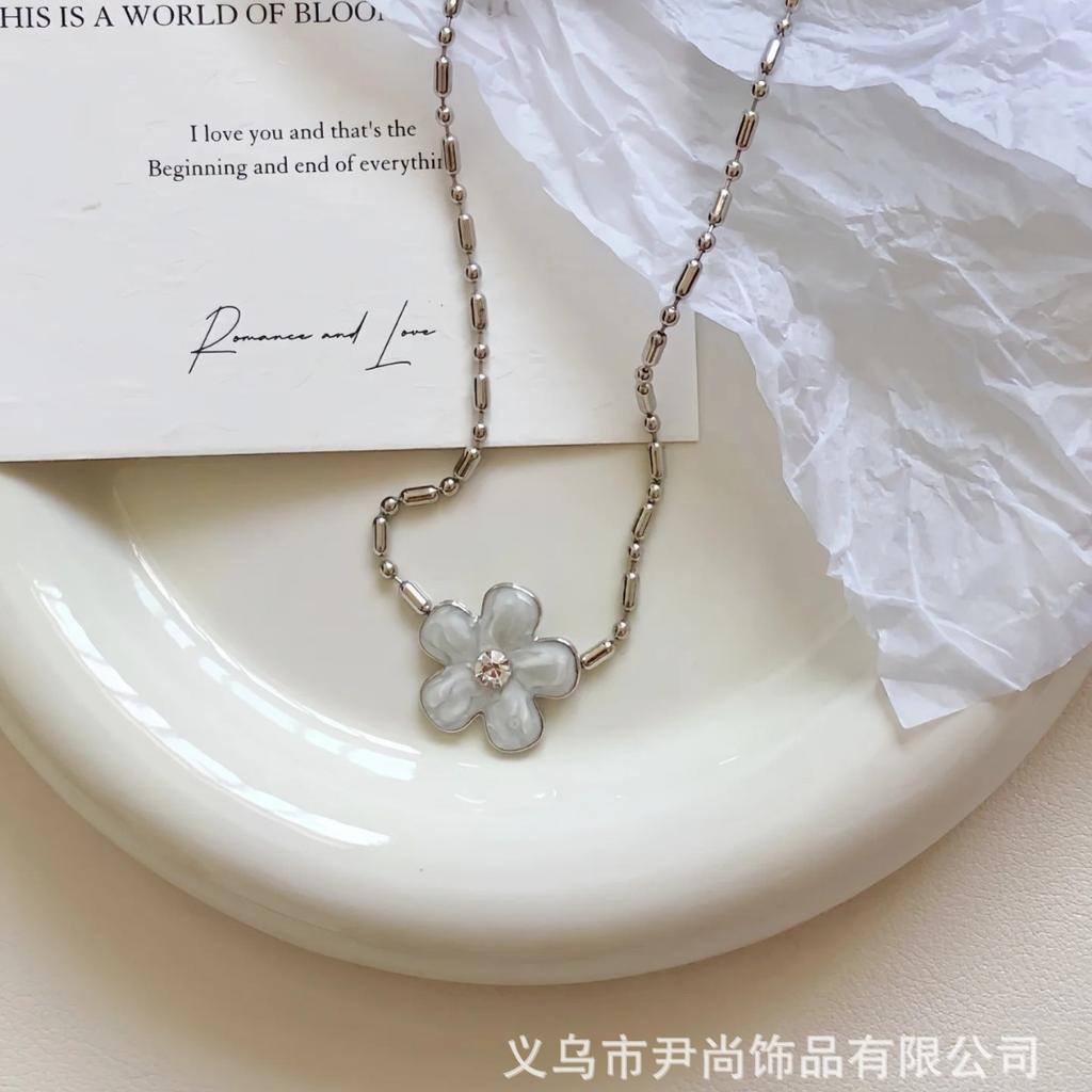 Light Luxury Exquisite Niche Design Sense Dripping Oil Flower Pendant Necklace Women'S Fashion Temperament High Sense Collarbone Chain