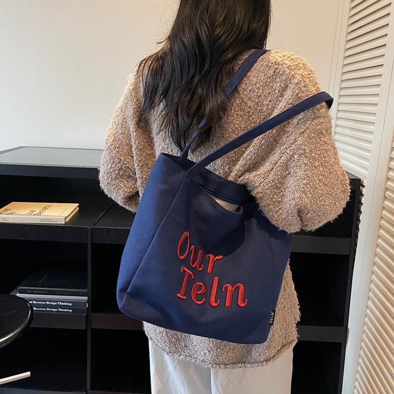 2025 Autumn and Winter New Fashion Trend Shoulder Bag Niche Casual Personalized Tote Bag Women's Large-capacity Bag