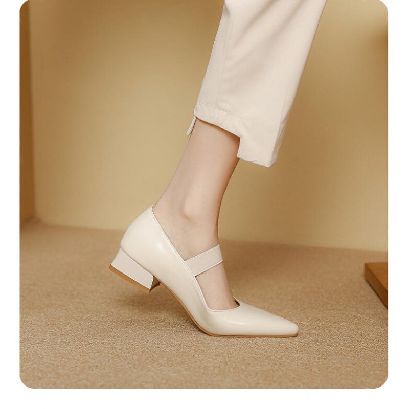 

New women s casual low-heeled flats, women s single shoes for all seasons, overalls, beef tendons, soft soles, one pedal, square heel, black. 34