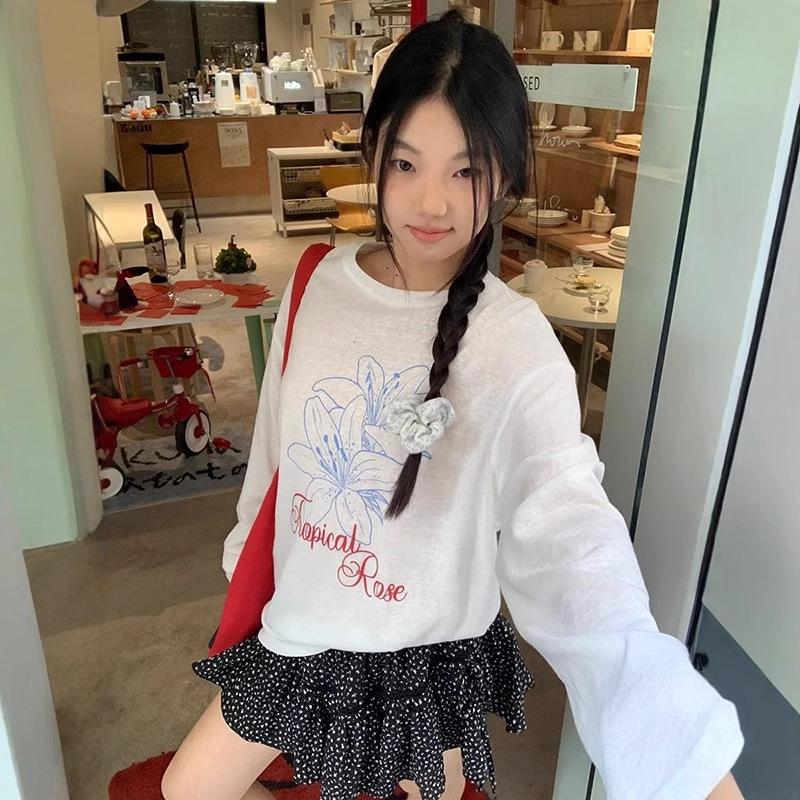 Women's Casual Long Sleeve Crew Neck Printed T-Shirt - Slimming, Sun Protection, Loose Fit, White Summer Cover-up.