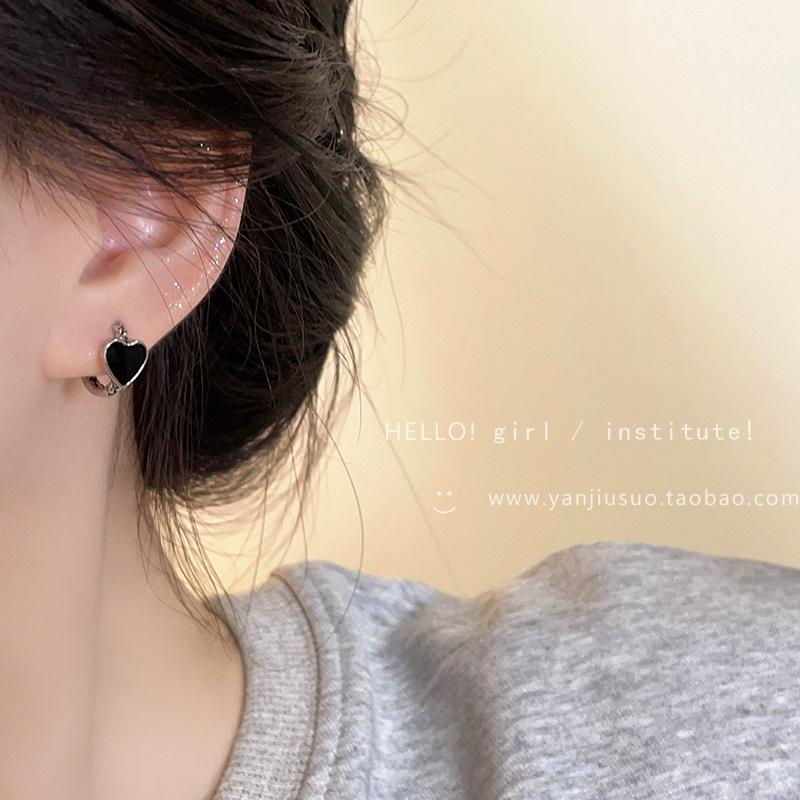 Luxury Black Enamel Heart Earrings for Women – Stylish, Artistic Peach Heart Studs