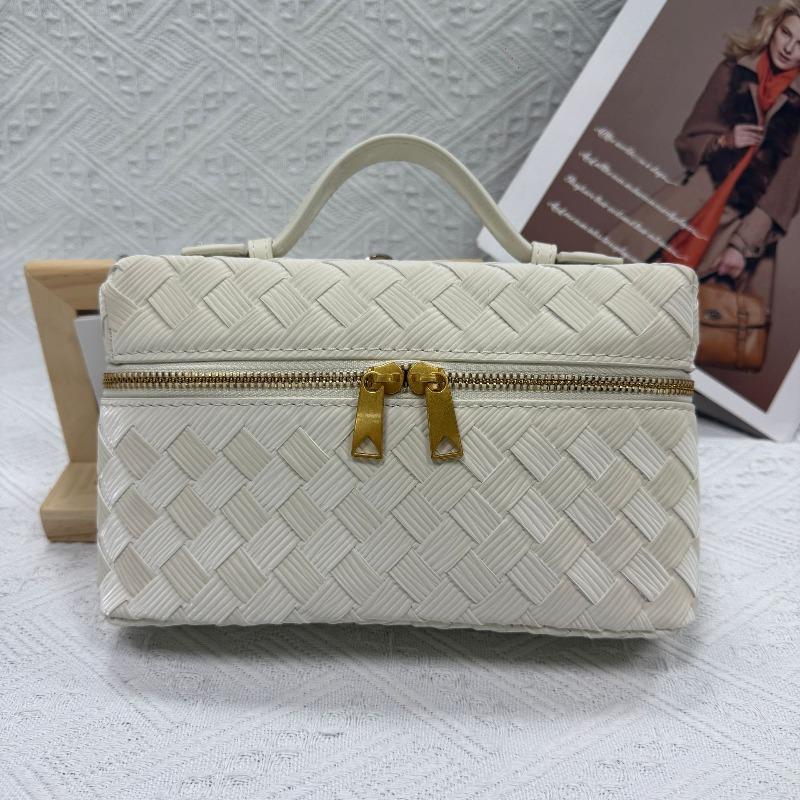 The New Lunch Box Bag Features a Niche Design, Purely Handmade Woven Design, High-end Crossbody Lightweight Makeup Bag