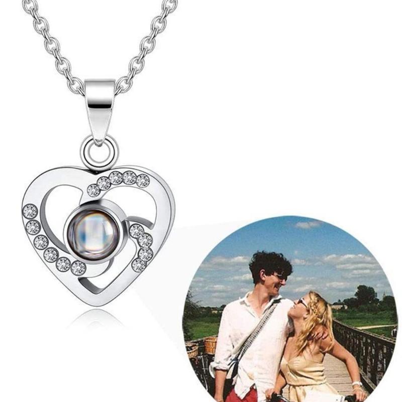 Unique Love Projection Necklace Hollow Heart Necklace Couples Jewelry Fashion Heart Neck Jewelry Suitable for Gifts