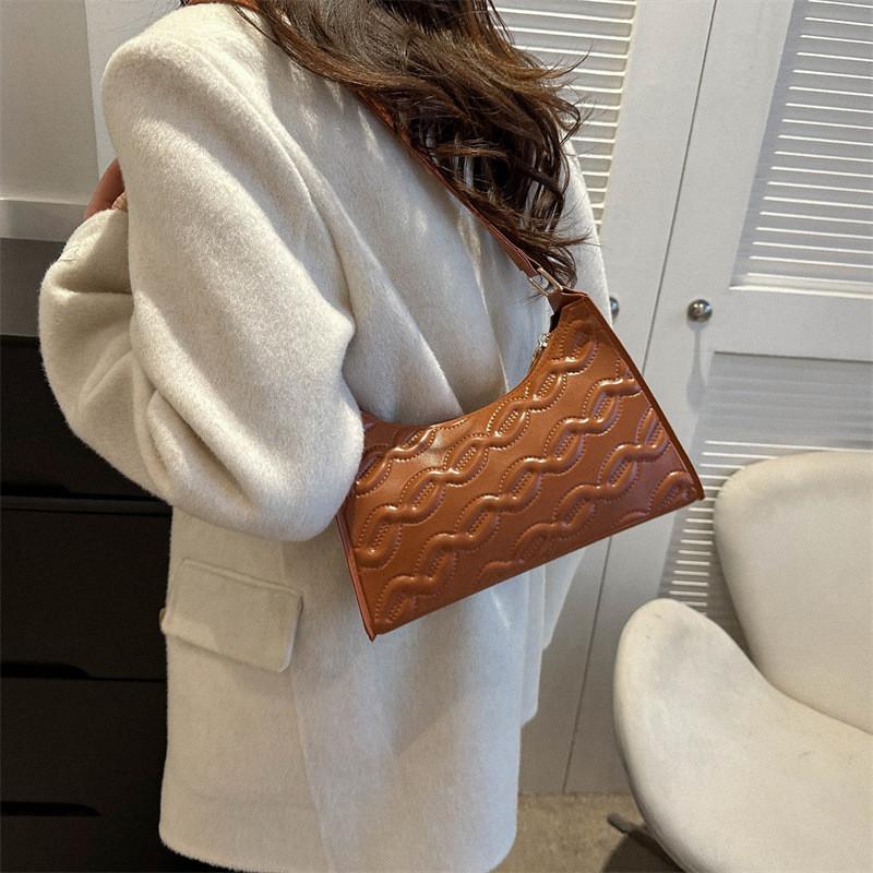 Trendy Women's Simple Shoulder Bag With Chic Aesthetic For Casual Daily Use