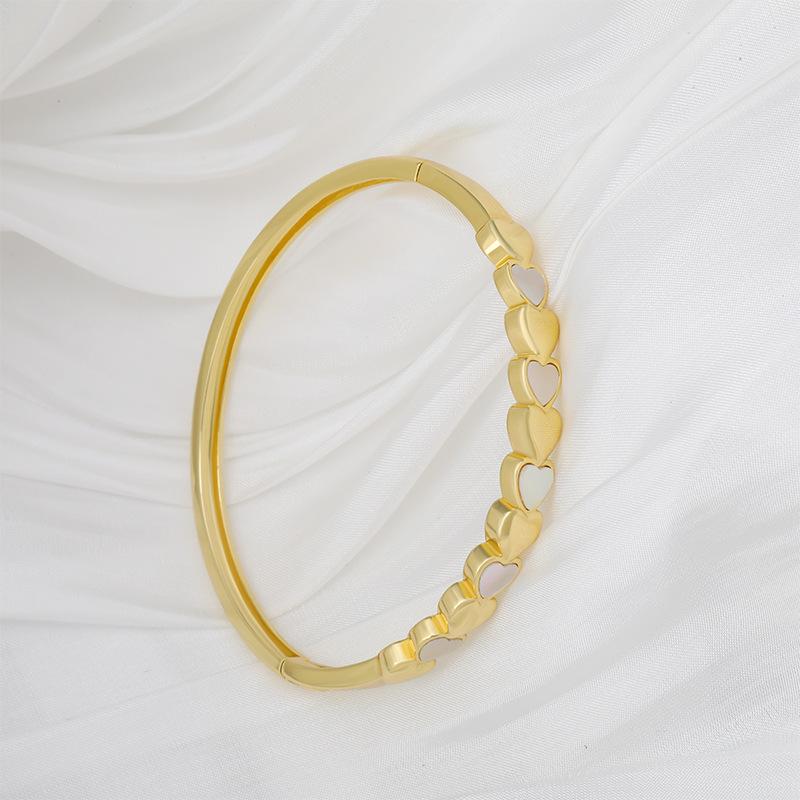 Shell-encrusted Love Bracelet, High-end Niche Light Luxury Design, Exquisite Bracelet Jewelry One  Size(18CM~21CM)
