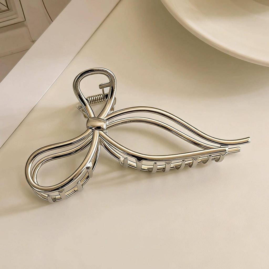 Punk Metal Hair Claw Clip for Thick Liquid Irregular Pattern Barrettes Hair Non-Slip and Stylish Accessory Silver Color Hairpin