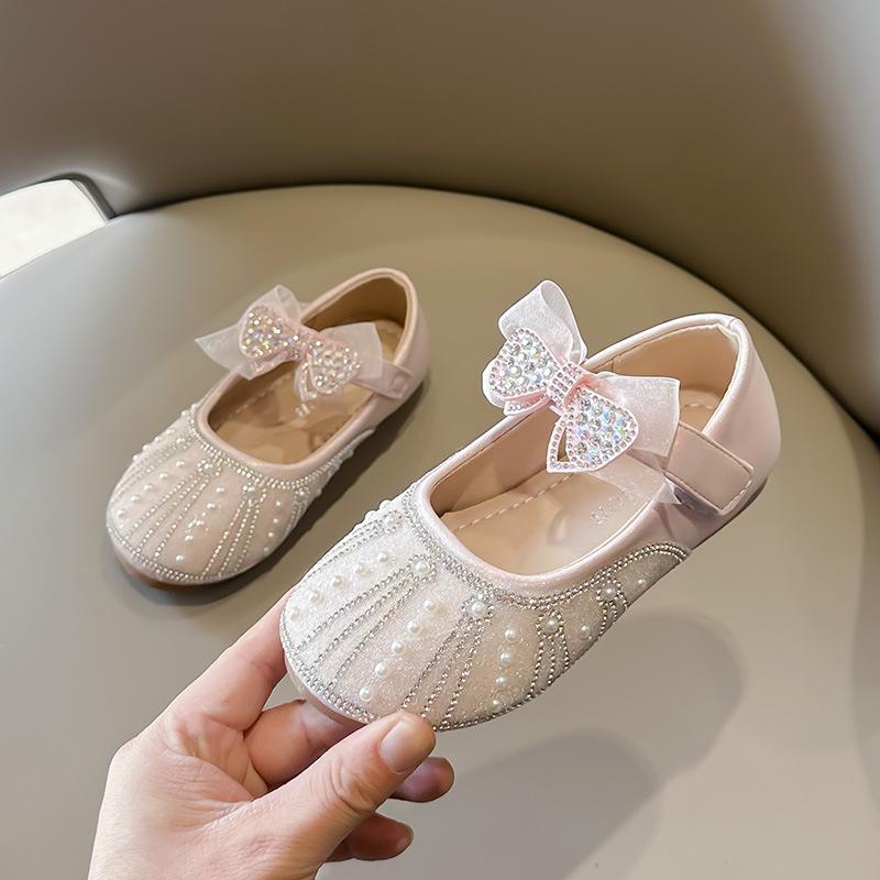 Girls' Crystal Princess Shoes2026Spring and summer new children's pearl and rhinestone bow performance shallow leather shoes