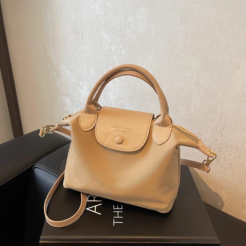 Retro Women s Large Capacity Nylon Shoulder Bag - Versatile for Spring/Summer хаки