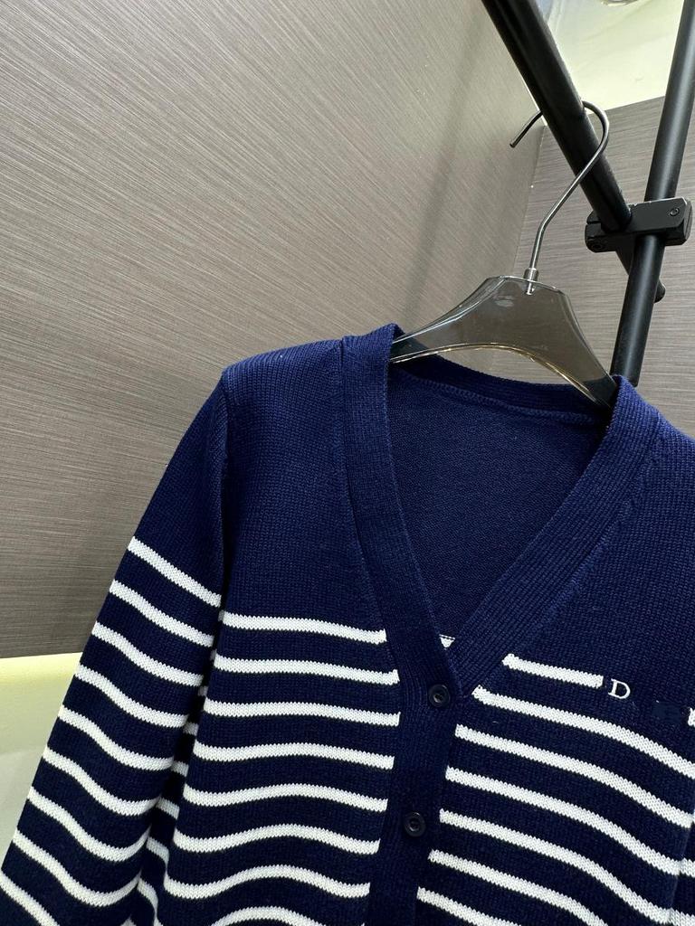 Light Luxury Jacquard V-Neck Cardigan: Autumn Casual Versatile Wear