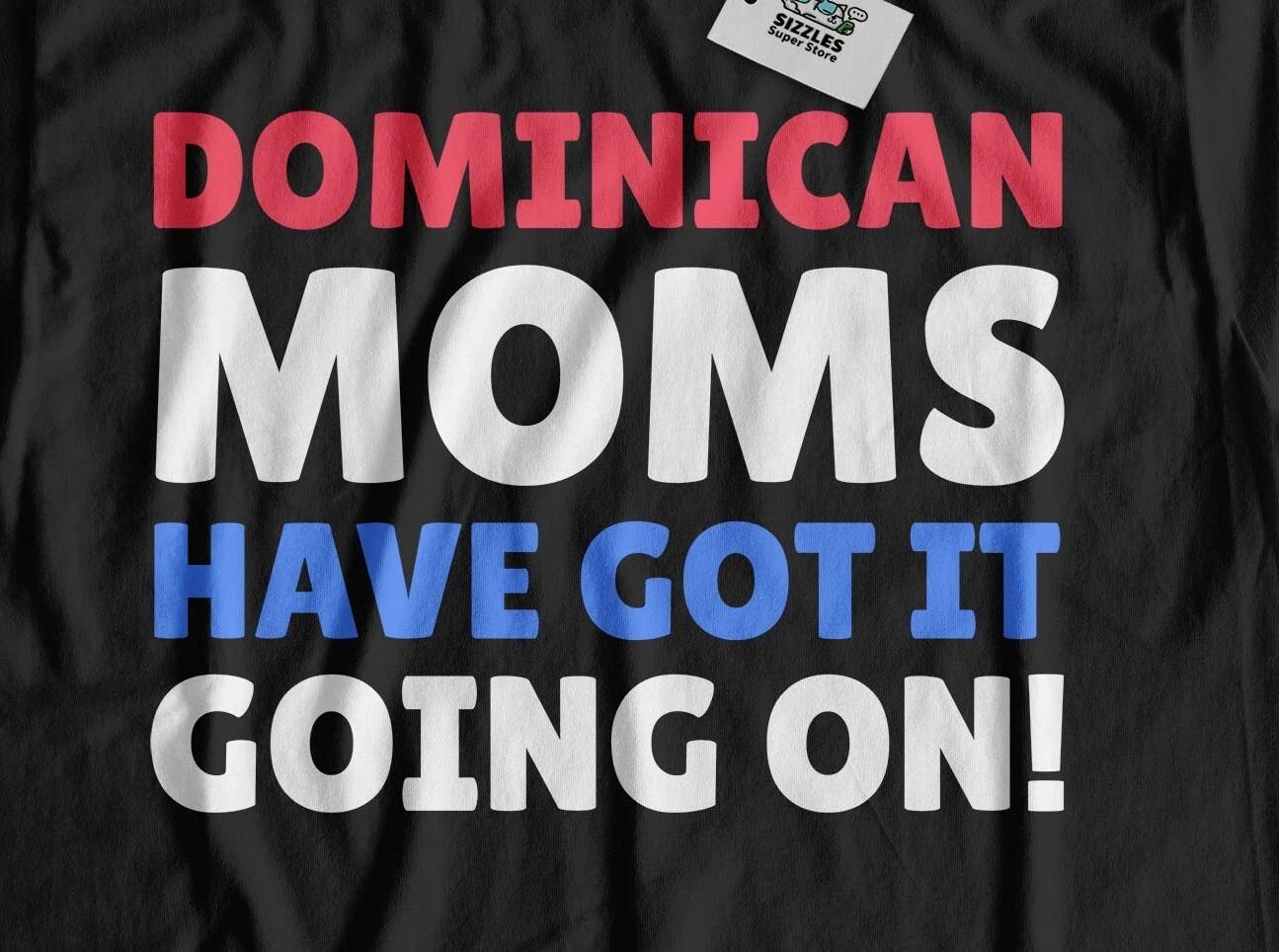 Funny Dominican Mom T-Shirt Dominican Mothers Day Gifts M