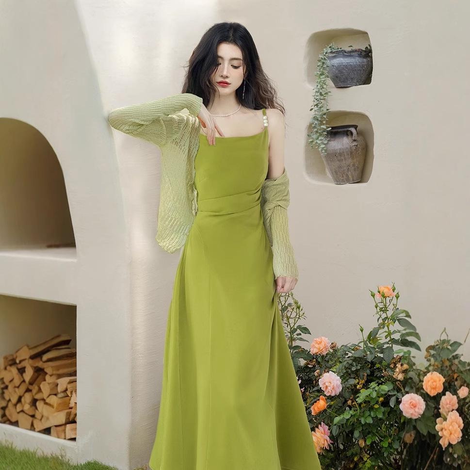 

2025 Spring/Summer French Retro Pearl Camisole Cardigan & High Waist Slimming Dress Small