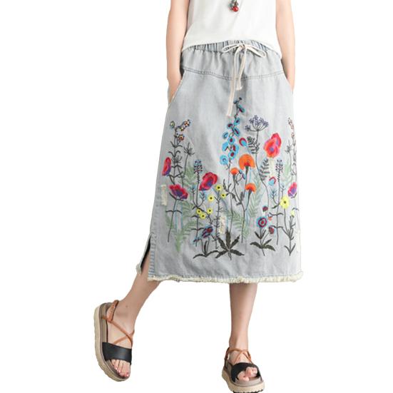 Women Midi Skirt Elastic Drawstring Waist Embroidery Flower Pattern Denim Skirt with Pockets Side Split Hem Skirt
