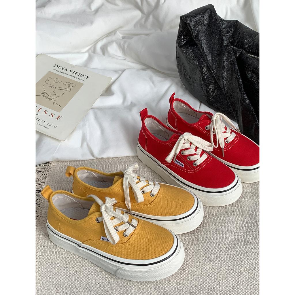 Rotfarbene Canvas-Schuhe mit dicker Sohle Damen 2025 neu Frühling und Sommer Einschlupfschuhe weiß vielseitige weiche Sohlen keine müden Füße Board-Schuhe