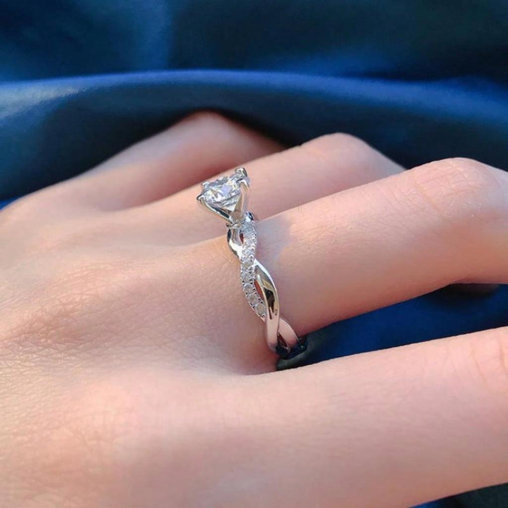 Princess Square Ring with Twisted Cross Settings, Women's Fashion