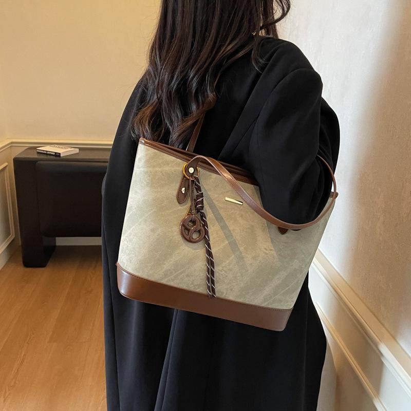 Large capacity versatile women's new retro casual armpit bag niche commuter shoulder bag