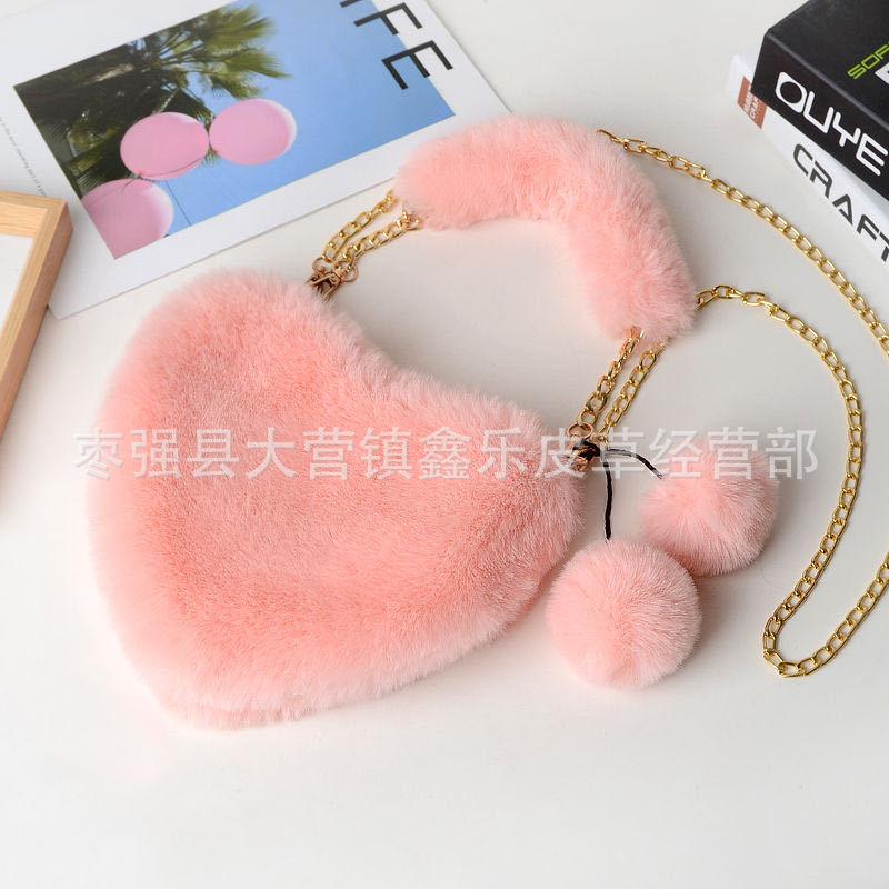 E-commerce, New Handbag Bag, Plush Love Bag, Portable Peach Heart Bag, Chain Bag, Shoulder Messenger Bag.