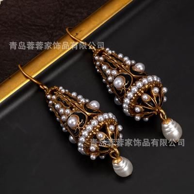 Vintage Style Pearl Inlaid Light Luxury Earrings Niche High-end Atmospheric Artistic Pendants