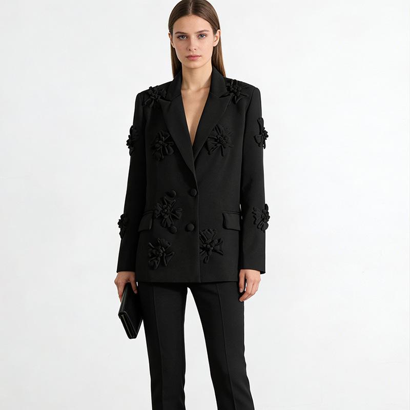 

Летний костюм для девушки-тренд 2025 с цветочным принтом: Комплект блейзера и расклешенных брюк для женщин Large чёрный