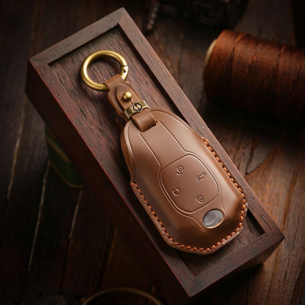The Retro Key Cover Is Suitable For Gac New Energy Trumpchi E8 Car Handmade Real Cowhide Key Protection Bag.