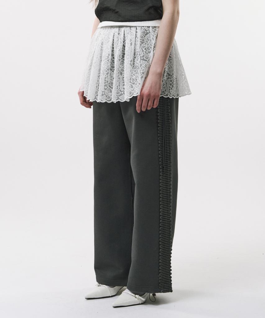 Podeowedeo Embroidered Pleated Skirt (Ivory)