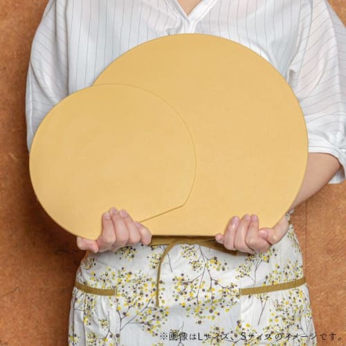 D-shaped elastomer cutting board, made in Japan, dishwasher safe, thin, lightweight, small, compact, antibacterial, heat-resistant, and sterilizable w