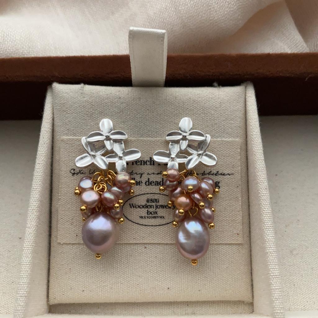 Three-dimensional flower pearl earrings earrings retro light luxury exquisite niche design elegant light luxury art fresh and versatile
