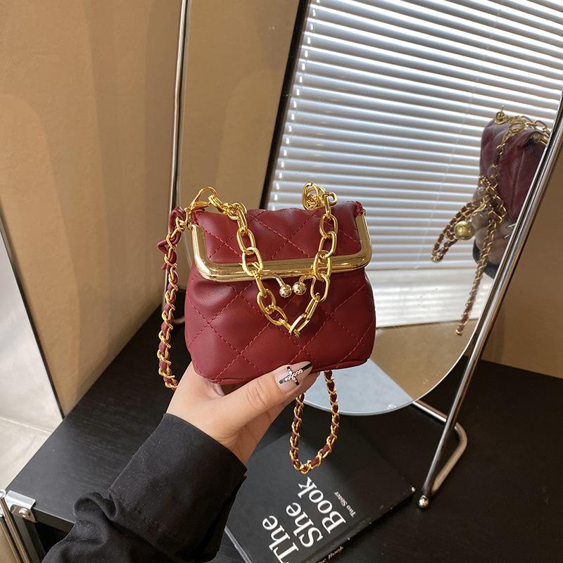 

Mini small bag 2025 new fashion niche shoulder bag small fragrant wind diamond messenger chain clip small square bag рожевий