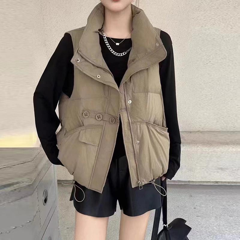 

Новый китайский стиль жилет на трех пуговицах женский 2025 зима новая мать легкий воротник-стойка теплый жилет верхняя одежда жилет S хаки