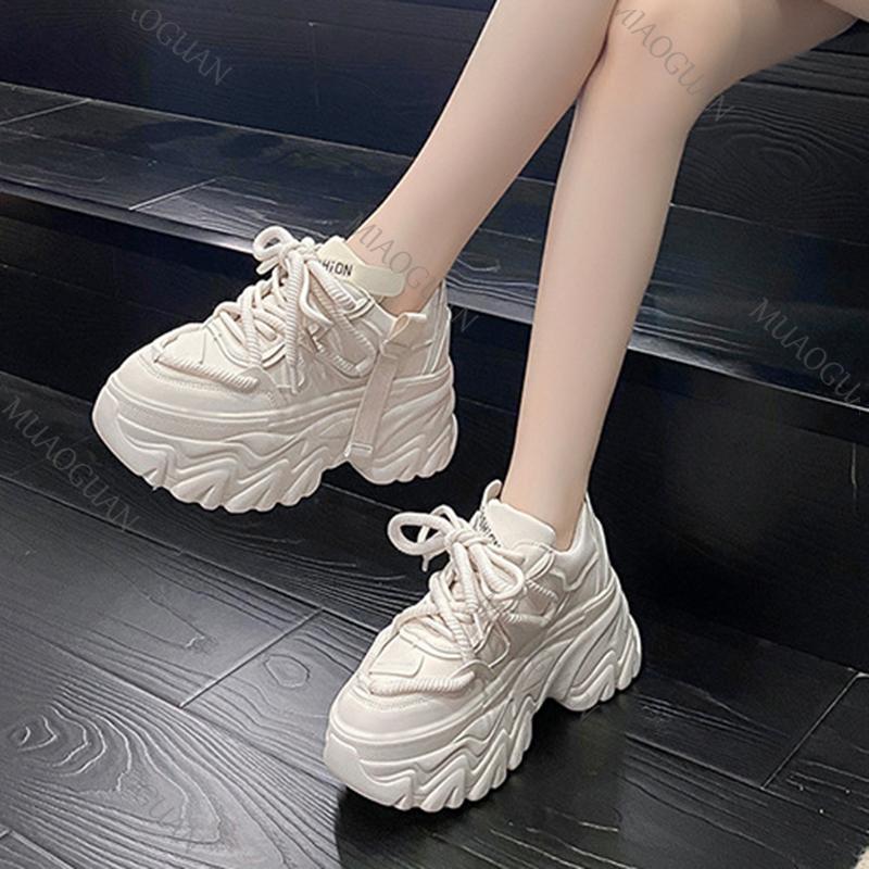 Modne 8CM Wysokie Obcasy Platformowe Sneakersy Kobiety Gruba Podeszwa Sznurowane Jednolite Sportowe Buty Taty Wiosna Jesień Kobieta Sportowe Grube Sneakersy